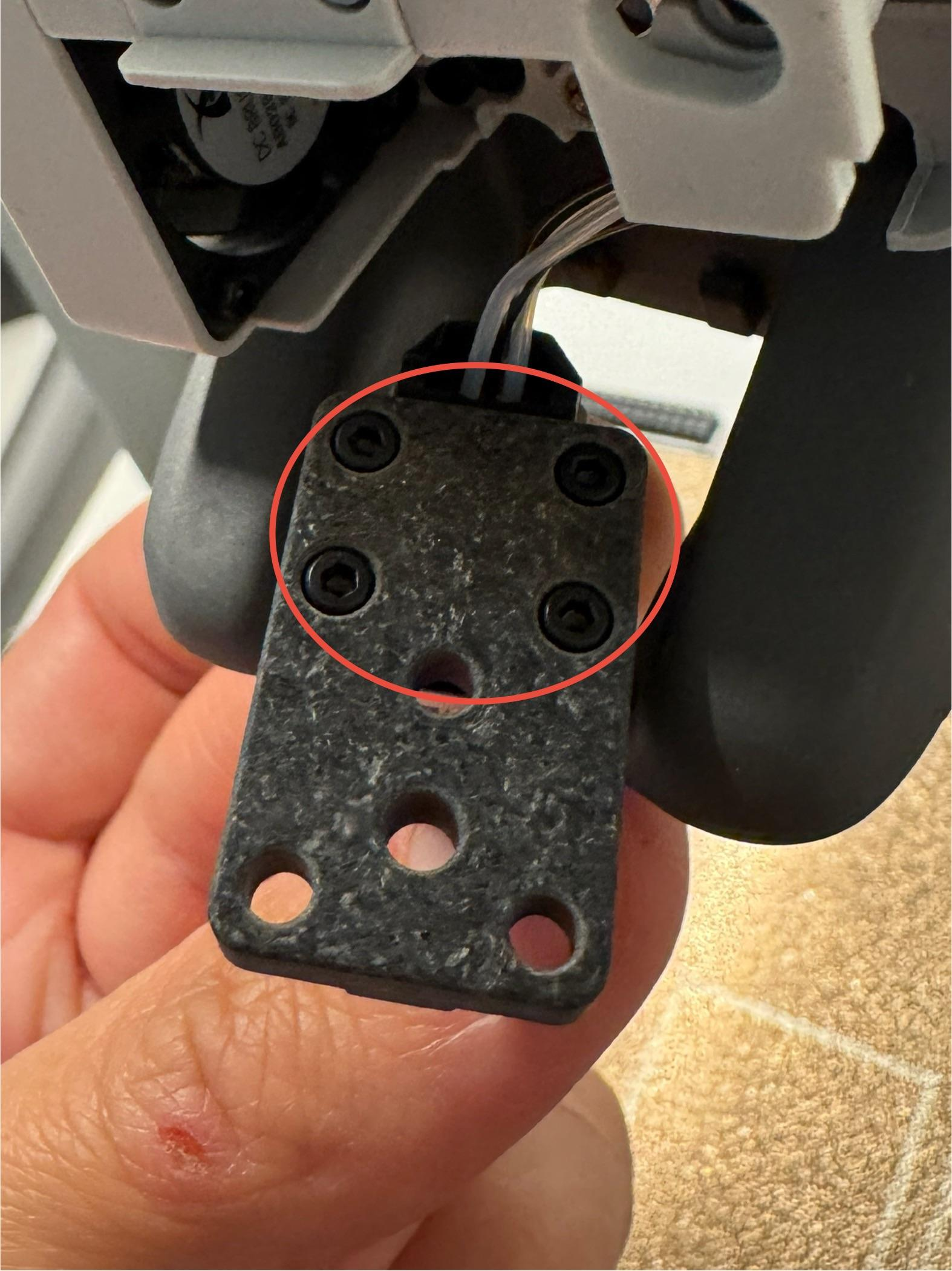 Parafusos de trás do bico A1